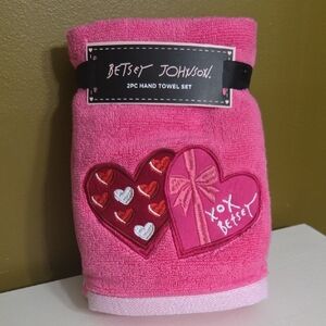 NWT Betsey Johnson Pink Heart Embroidered Towel Set